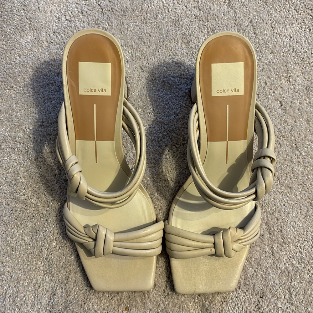 SOLD‼️ Dolce Vita mules with double strap with knot detail
